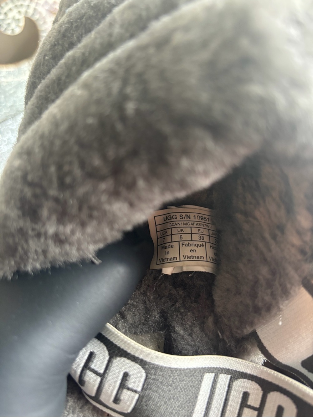 ⭐️UGG Fluff Yeah Slide Slippers in Charcoal Gray - Picture 6 of 6